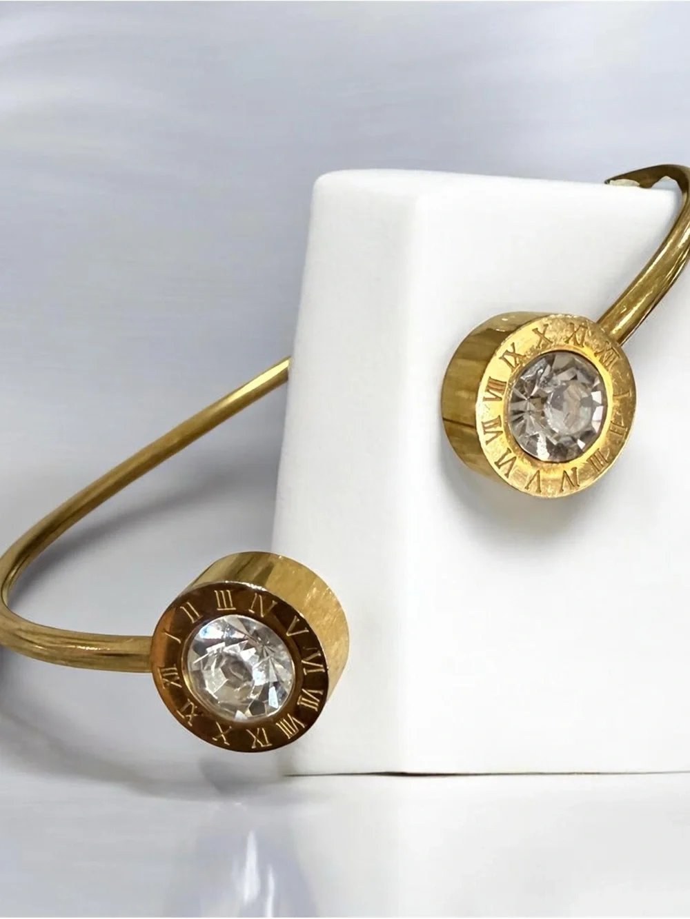 N/A elegant gold
